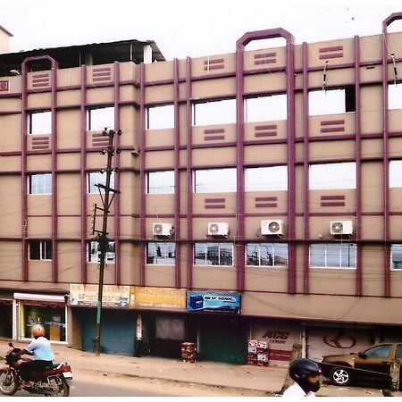 Hotel Vinayak Māldah Exteriör bild