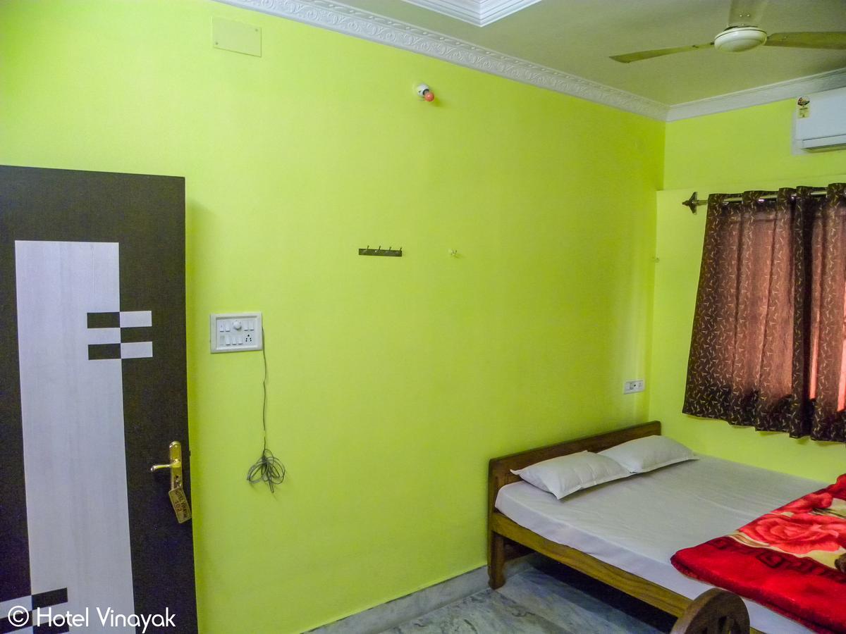 Hotel Vinayak Māldah Exteriör bild